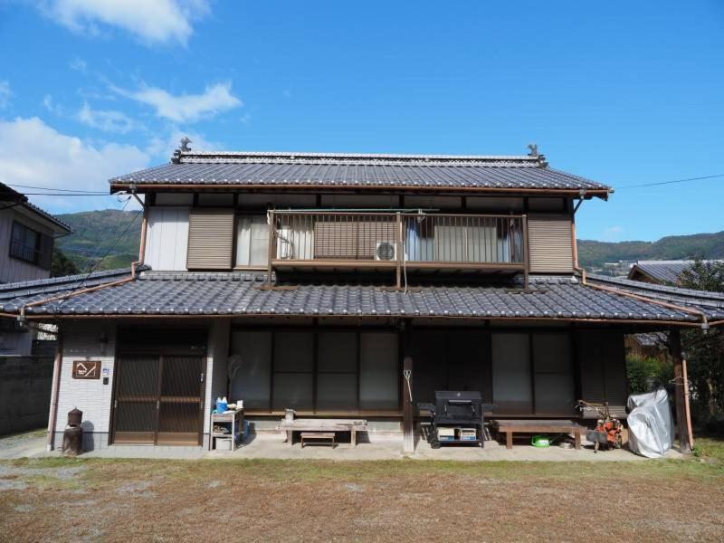 四国旅行のhub拠点 古民家ゲストハウス Heso Camp Miyoshi  Exteriör bild