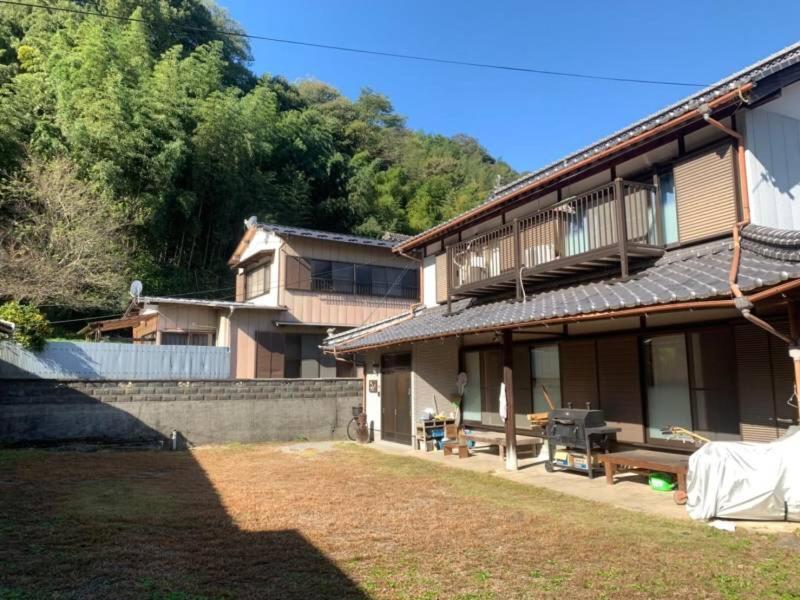 四国旅行のhub拠点 古民家ゲストハウス Heso Camp Miyoshi  Exteriör bild