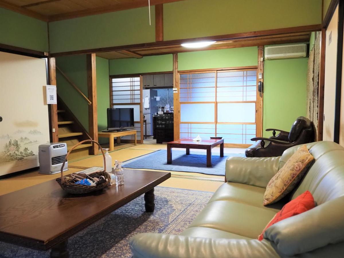 四国旅行のhub拠点 古民家ゲストハウス Heso Camp Miyoshi  Exteriör bild