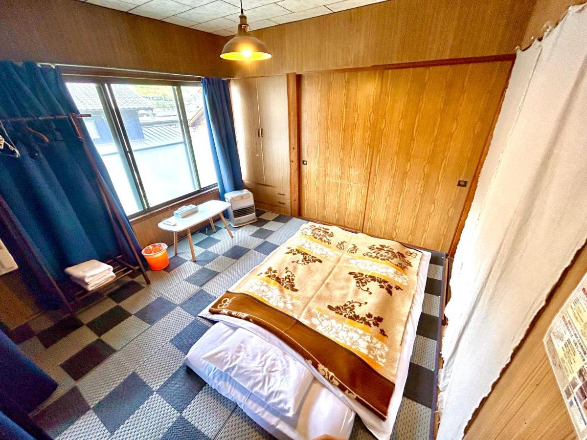四国旅行のhub拠点 古民家ゲストハウス Heso Camp Miyoshi  Exteriör bild