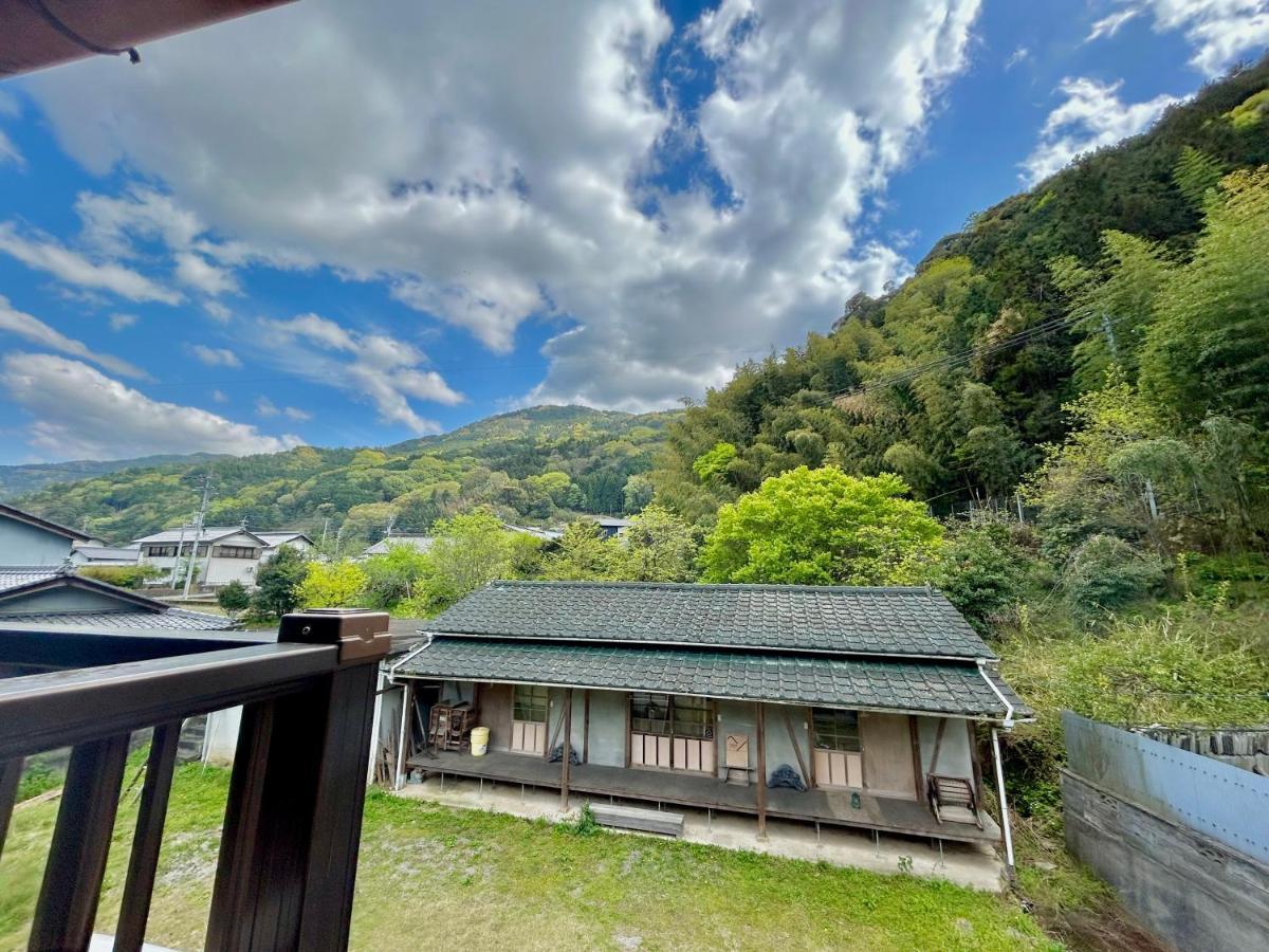 四国旅行のhub拠点 古民家ゲストハウス Heso Camp Miyoshi  Exteriör bild