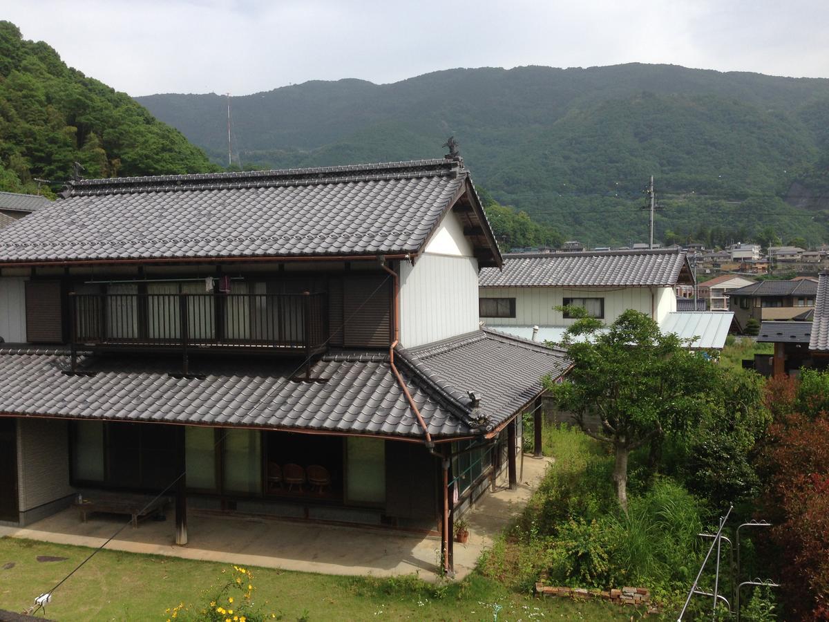 四国旅行のhub拠点 古民家ゲストハウス Heso Camp Miyoshi  Exteriör bild